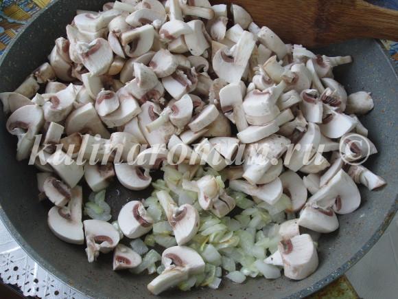 салат с жареными грибами