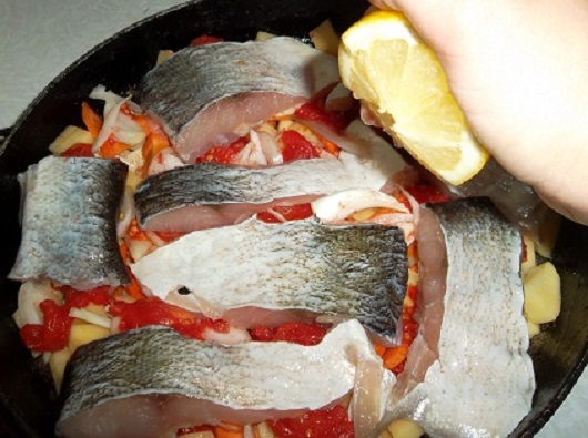 Рыбная запеканка с картофелем в сметанном соусе