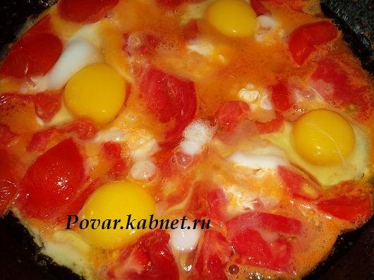Яичница с помидорами рецепт