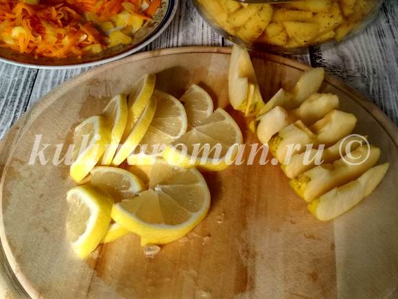 скумбрия с лимоном и яблоками